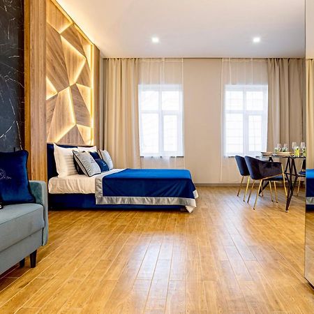 Central Family Boutique Apartments 2 Lviv Exteriör bild