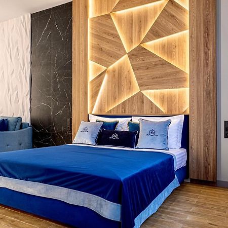 Central Family Boutique Apartments 2 Lviv Exteriör bild