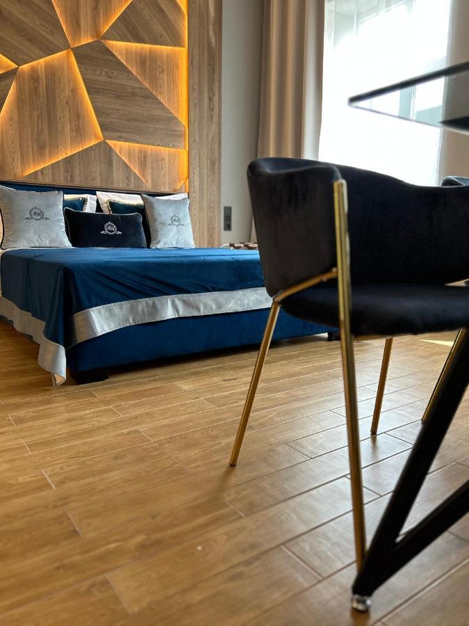 Central Family Boutique Apartments 2 Lviv Exteriör bild