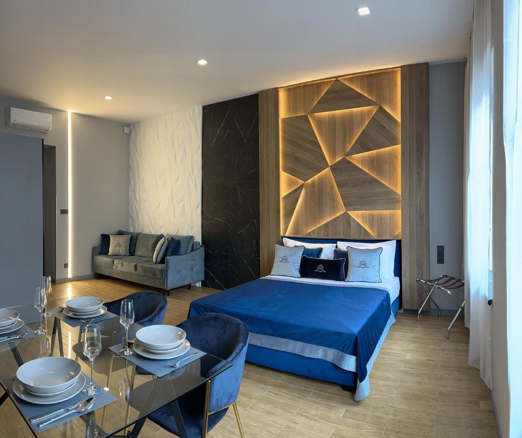 Central Family Boutique Apartments 2 Lviv Exteriör bild