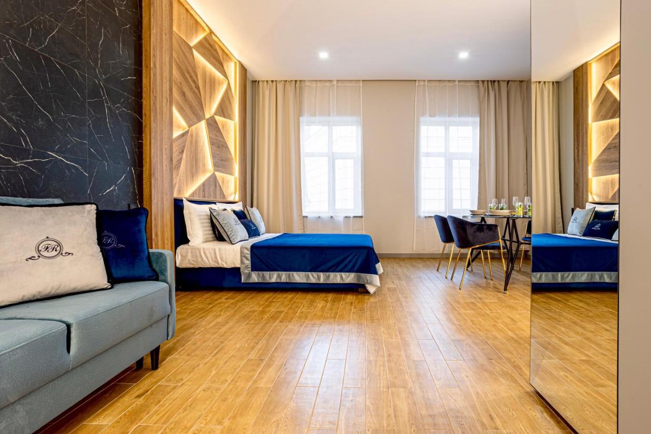 Central Family Boutique Apartments 2 Lviv Exteriör bild