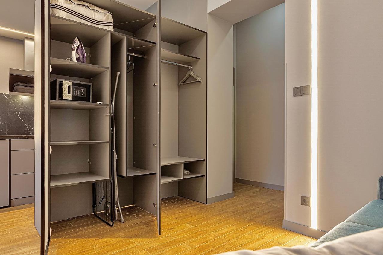 Central Family Boutique Apartments 2 Lviv Exteriör bild