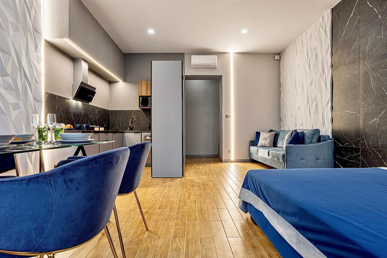 Central Family Boutique Apartments 2 Lviv Exteriör bild