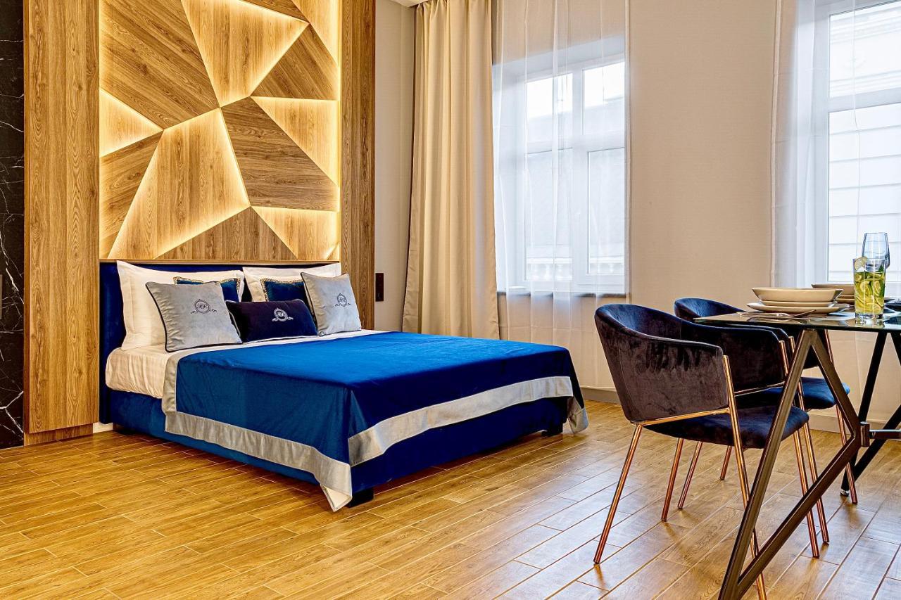 Central Family Boutique Apartments 2 Lviv Exteriör bild