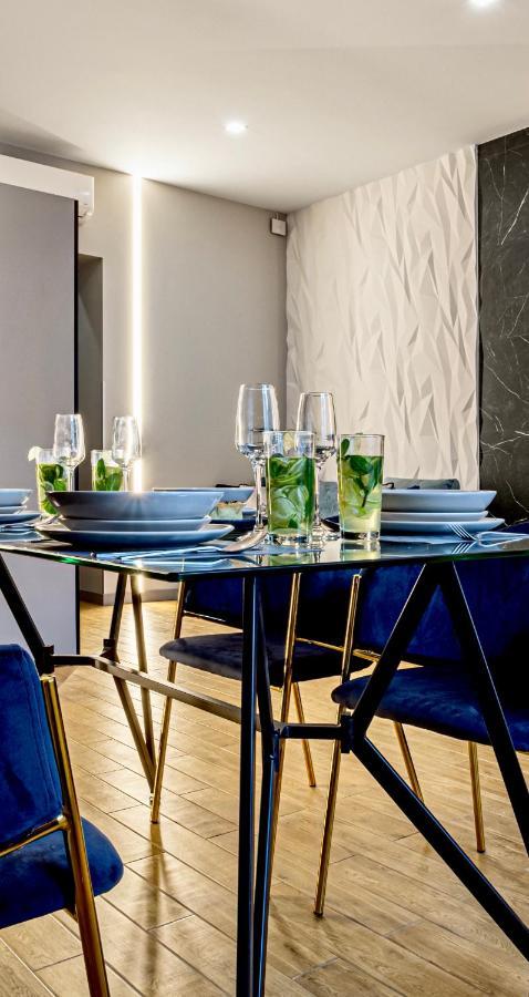 Central Family Boutique Apartments 2 Lviv Exteriör bild