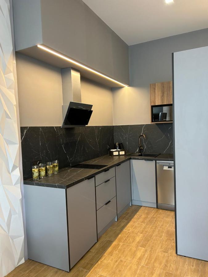 Central Family Boutique Apartments 2 Lviv Exteriör bild