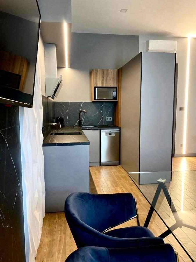 Central Family Boutique Apartments 2 Lviv Exteriör bild
