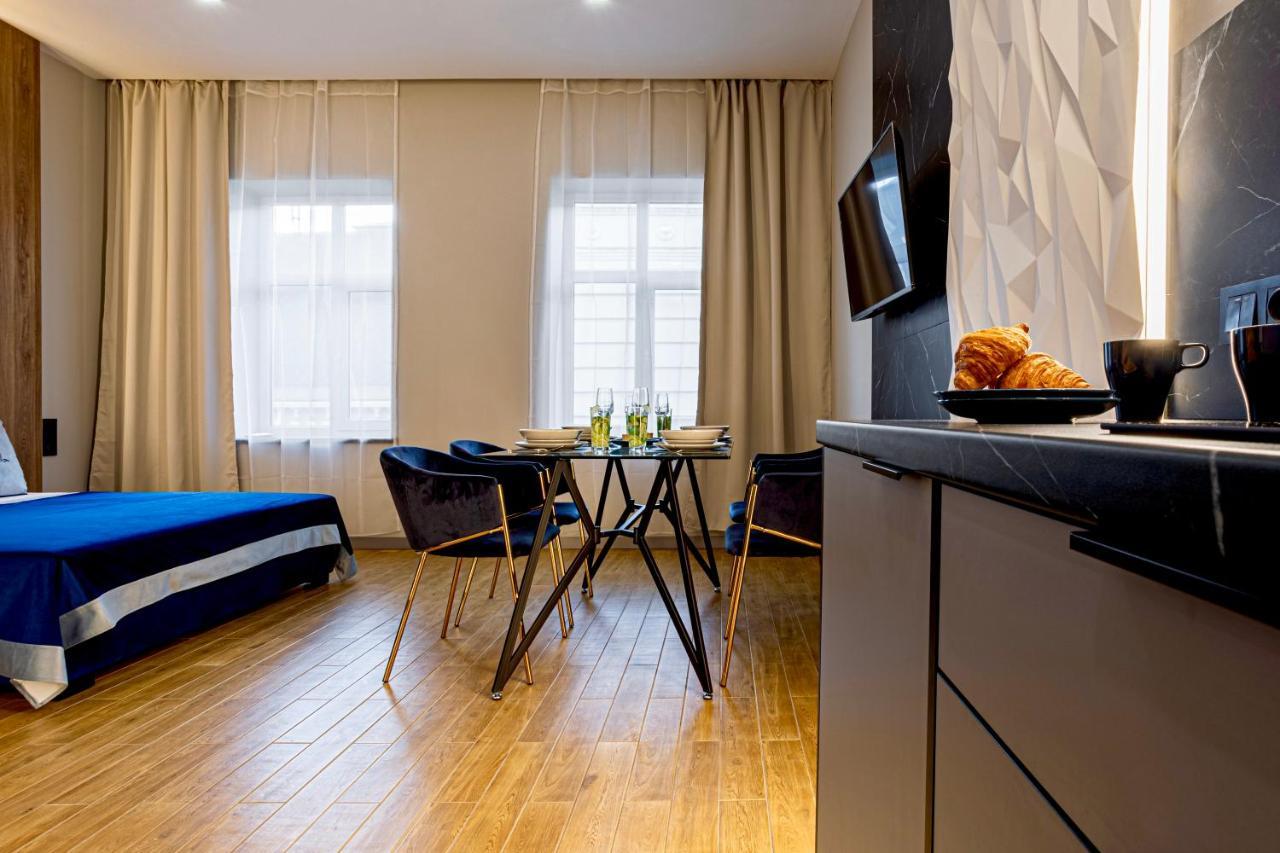 Central Family Boutique Apartments 2 Lviv Exteriör bild