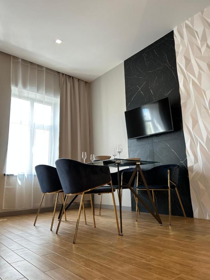Central Family Boutique Apartments 2 Lviv Exteriör bild