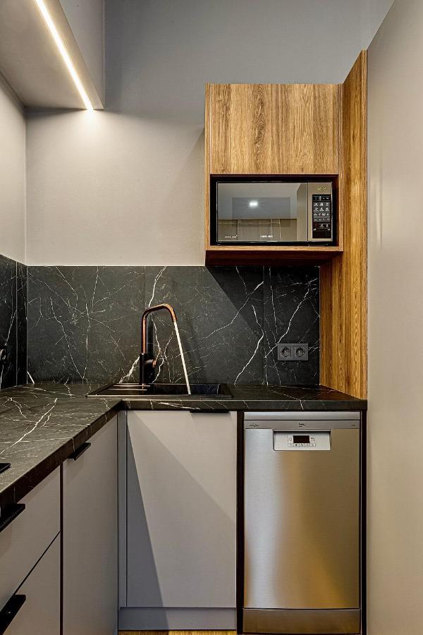 Central Family Boutique Apartments 2 Lviv Exteriör bild