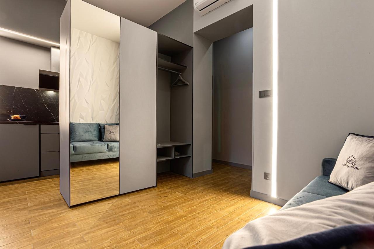 Central Family Boutique Apartments 2 Lviv Exteriör bild