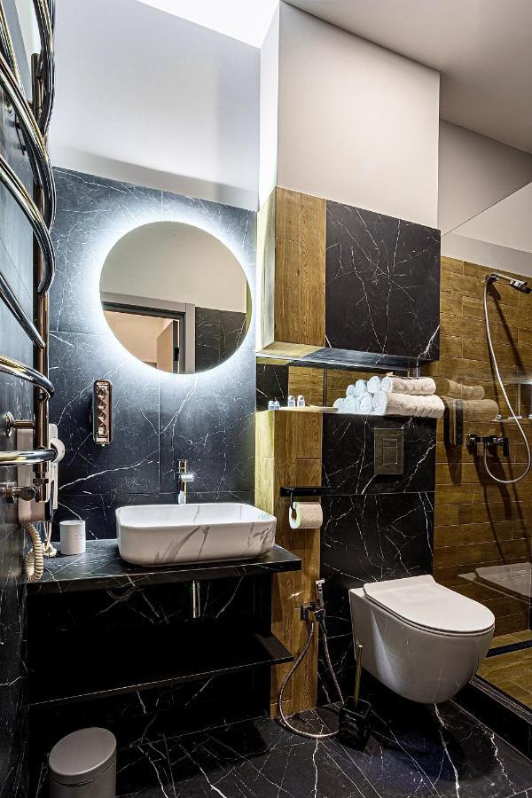 Central Family Boutique Apartments 2 Lviv Exteriör bild