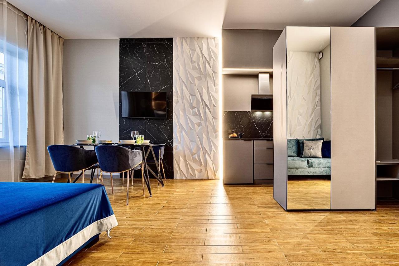 Central Family Boutique Apartments 2 Lviv Exteriör bild