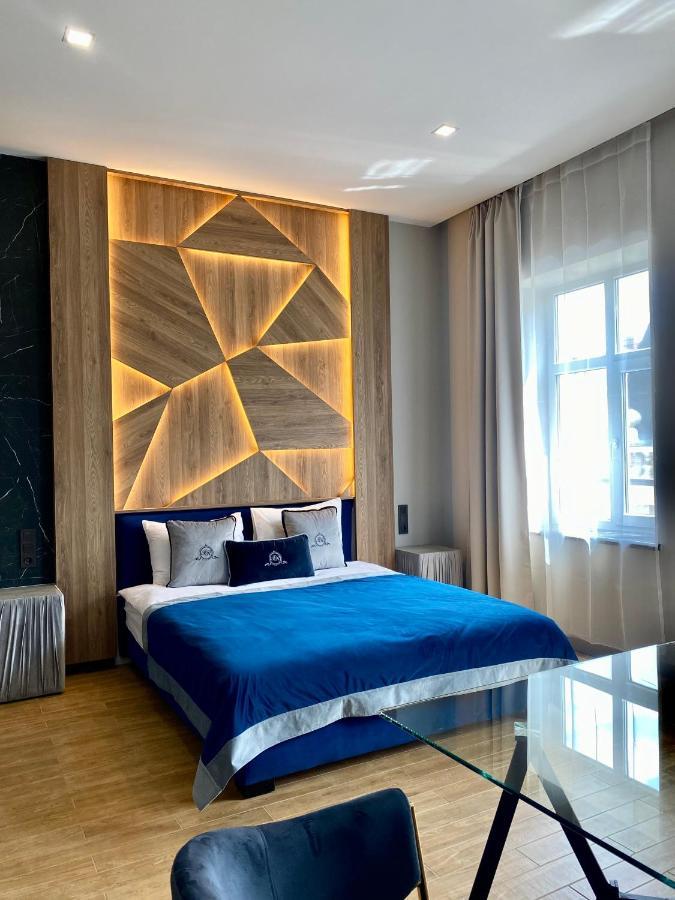 Central Family Boutique Apartments 2 Lviv Exteriör bild